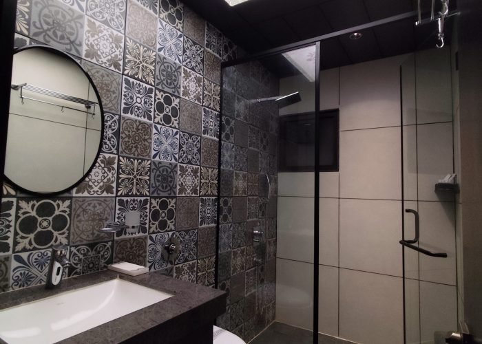 deluxe_room_bathroom